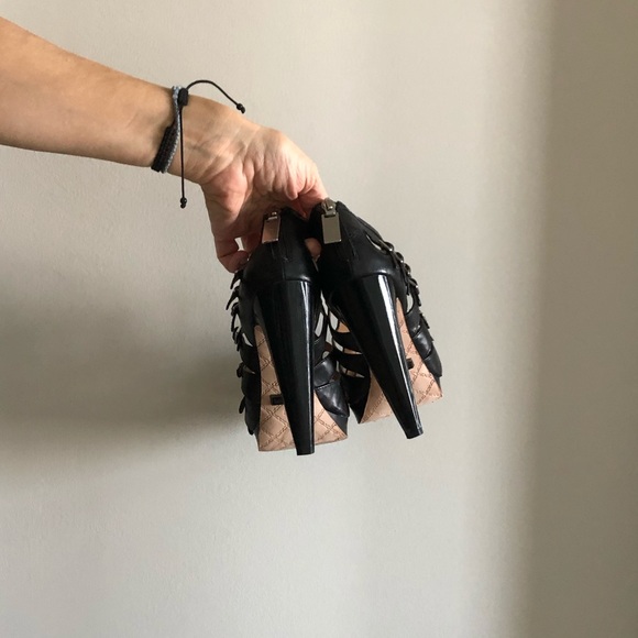 L.A.M.B by Fergie Black Leather Stiletto Heels - Picture 6 of 7